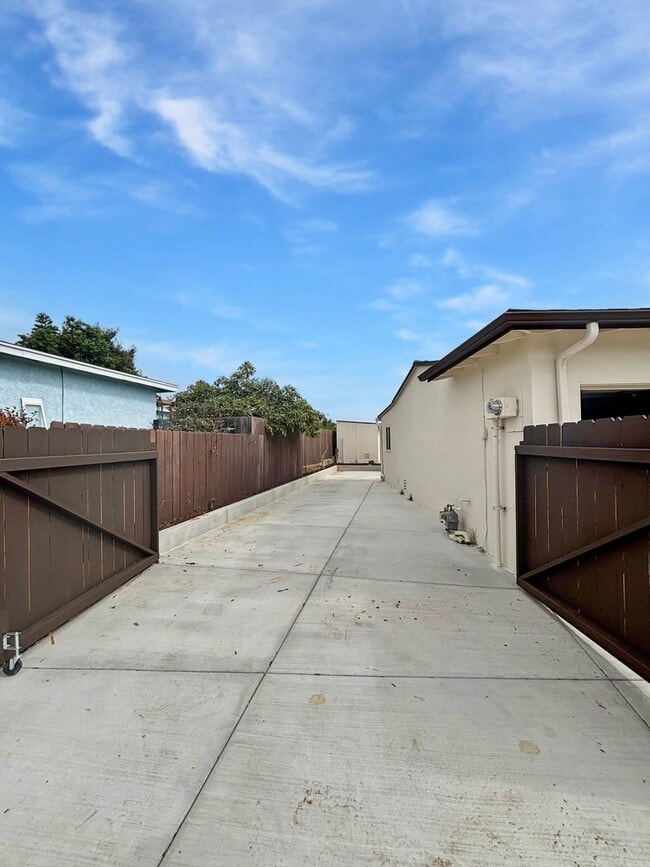 Building Photo - Charming 3BD/2BA House in Clairemont w/ W/...