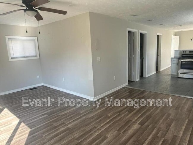 Building Photo - 955 Chelsea Ave