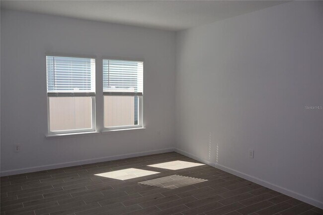 Building Photo - 3260 NE 40th Ln