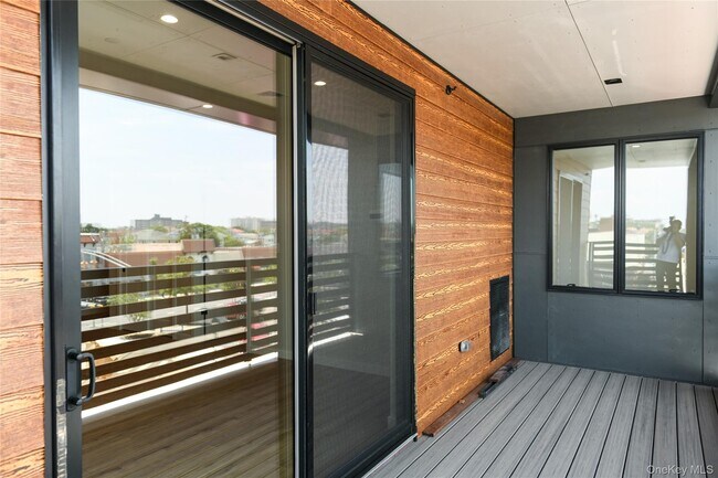 Building Photo - 135 E Park Ave