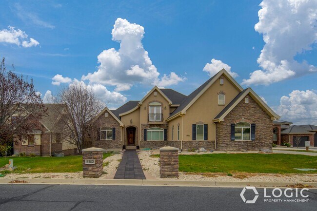 Primary Photo - 1852 Centennial Blvd