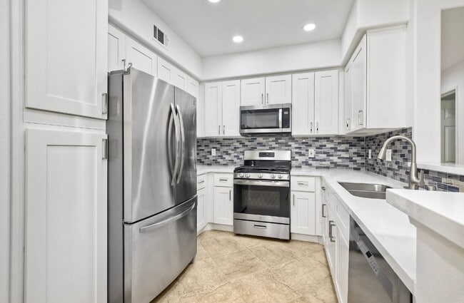 Building Photo - Newly Remodeled - Stunning 2 Bedroom, 2 Ba...
