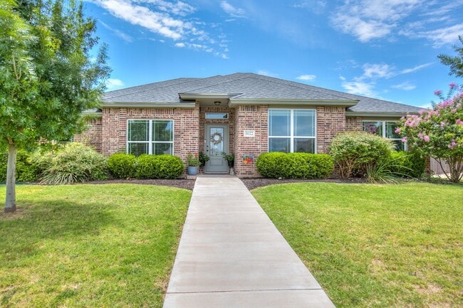 Building Photo - 5022 Red Oak Ln