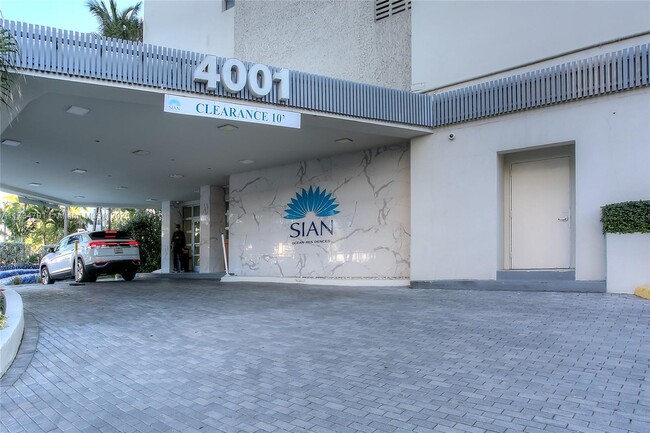 Building Photo - 4001S S Ocean Dr