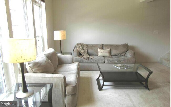 Building Photo - 2525 Eastbourne Dr