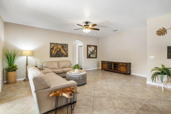 Building Photo - 2999 Dovedale Ct
