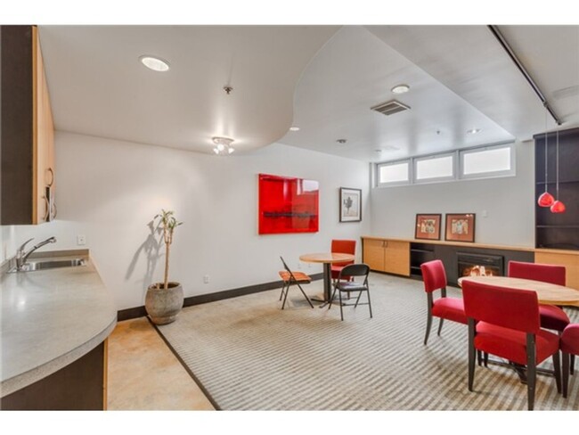 Building Photo - 1bd/1ba Seattle Condo