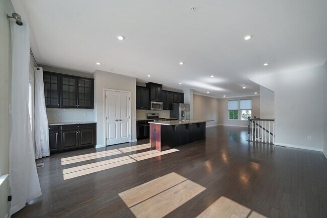 Building Photo - Luxury 3 Bedroom 4 Bath Townhome in Atwater Community