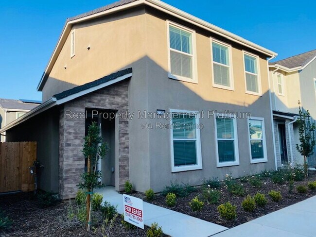 Building Photo - 2752 E Tamarind Dr