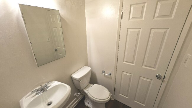 Building Photo - 844 S Westlake Ave