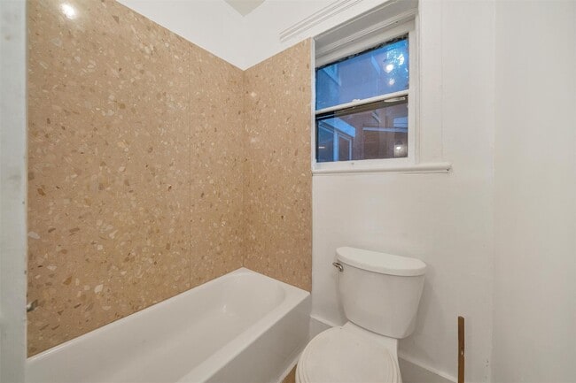 Building Photo - 124 Dubois St
