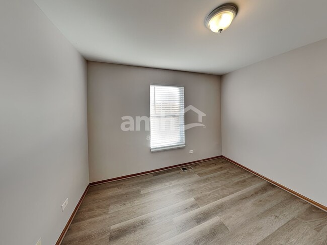 Building Photo - 3803 Saratoga Dr