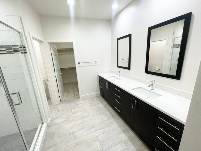 Building Photo - Updated 3 bed / 2.5 bath home in the desirable Frame & Focus community of Civita