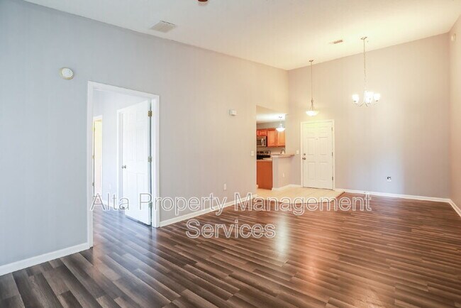 Building Photo - 6860 Skaff Ave