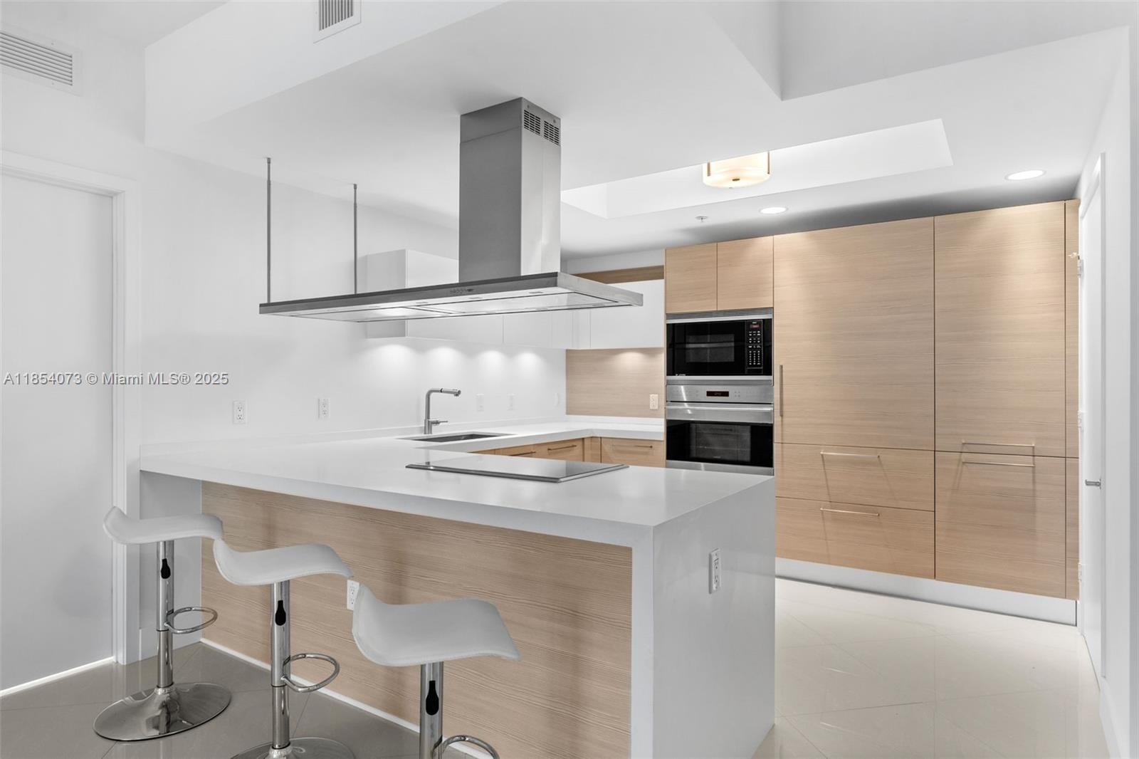 Building Photo - 17301 Biscayne Blvd