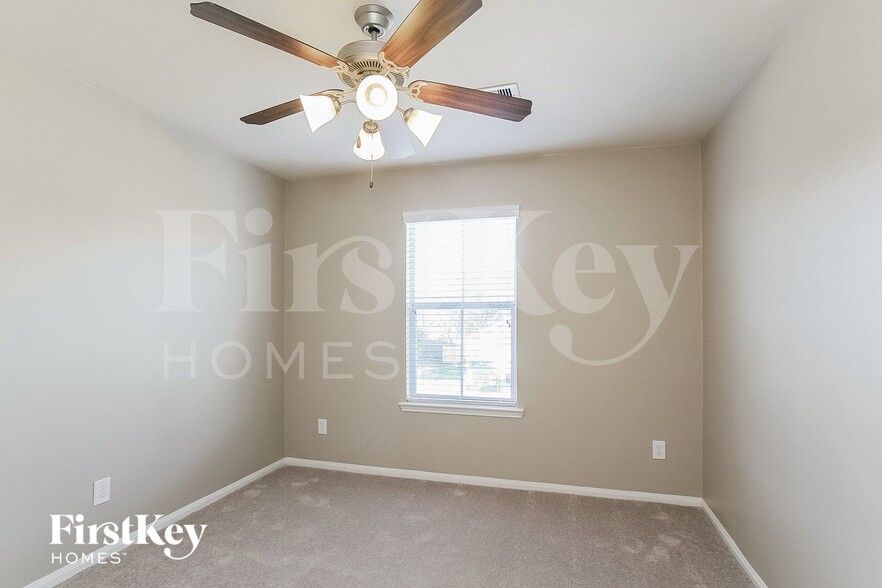 Building Photo - 16318 River Wood Ct