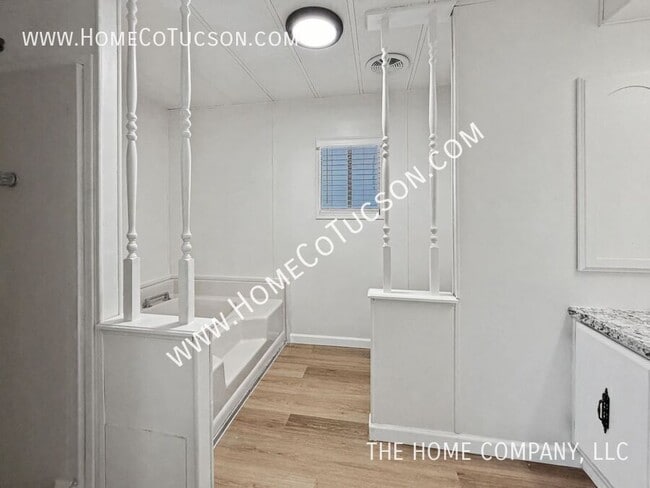 Building Photo - 264 W Aliso Dr