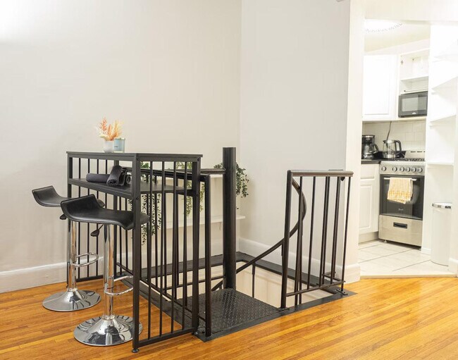 Building Photo - 330 E 74th St