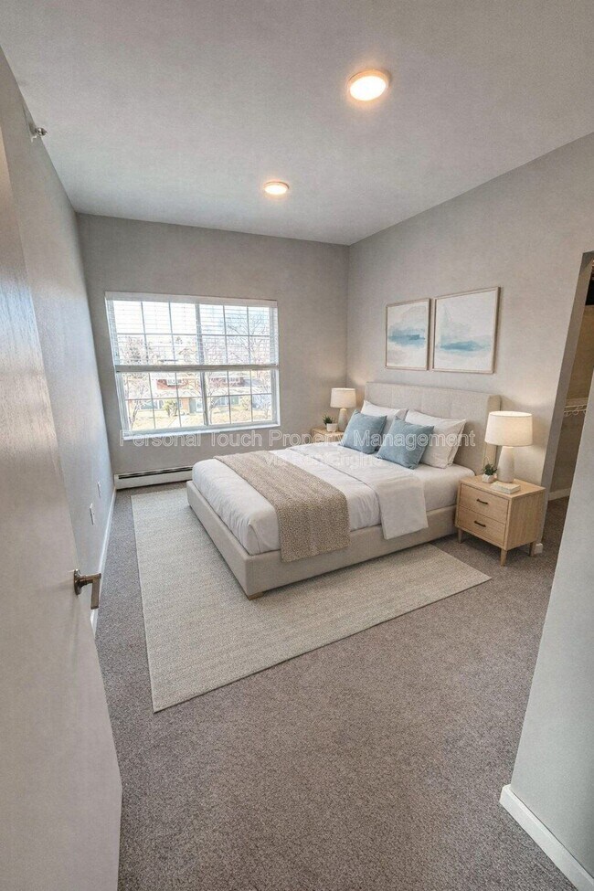 Building Photo - 600 8th St S