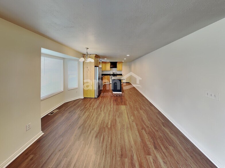 Building Photo - 1666 W 9685 S