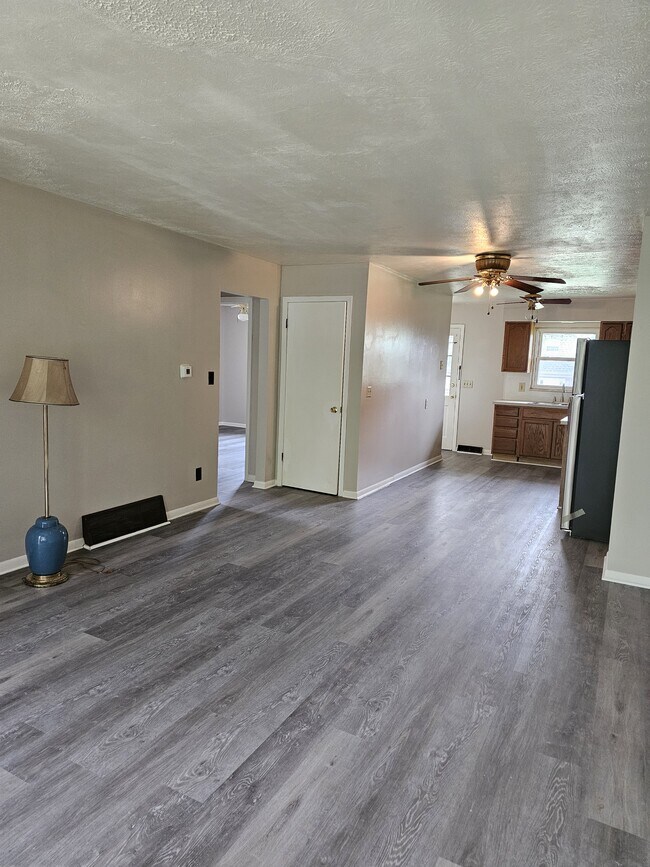 Building Photo - 1124 Mccarley Dr W