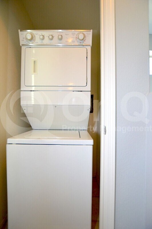 Building Photo - 280 S Evergreen Rd