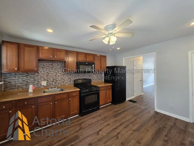 Building Photo - 1726 Darley Ave