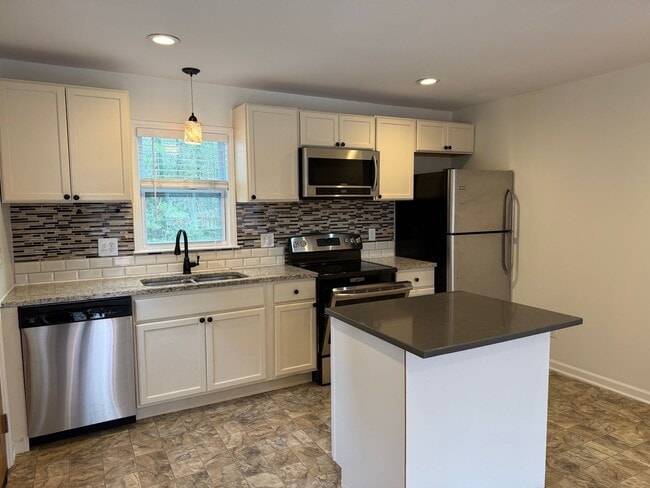 Building Photo - Black Mountain Gem Near Lake Tomahawk!