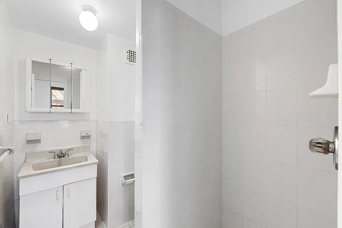 Building Photo - 242 Mulberry St