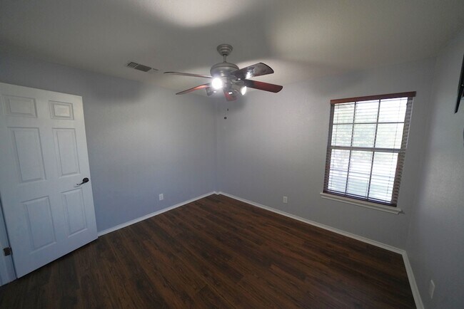 Building Photo - Lovely Cul-De-Sac Home in Schertz/Cibolo N...