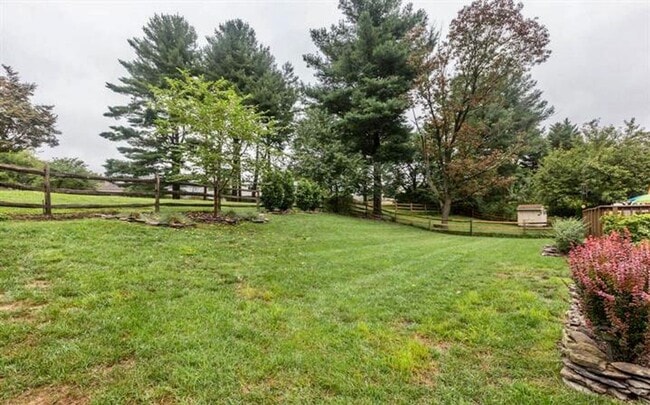 Building Photo - Gorgeous 4 BR/2.5 BA Home on a Beautiful T...