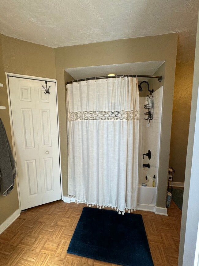 Building Photo - Coming soon! Stylish 3 Bedroom 1.5 Bathroo...