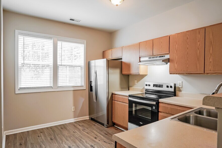 Building Photo - 3879 Pin Oak Rd