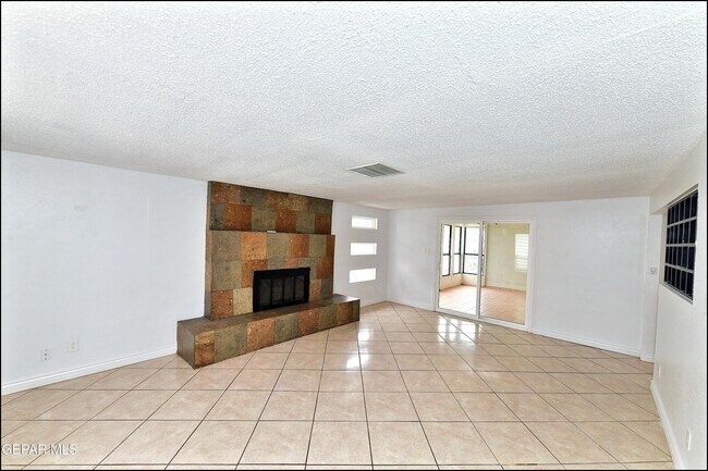 Building Photo - 10565 Murphy St