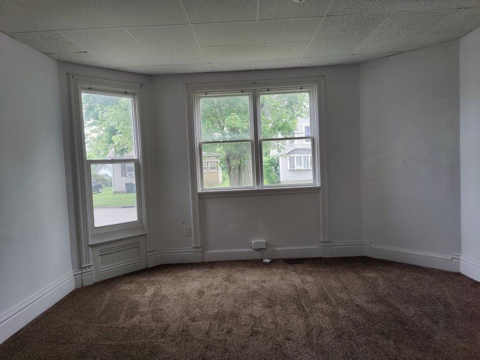bdrm frt - 1335 W 3rd St