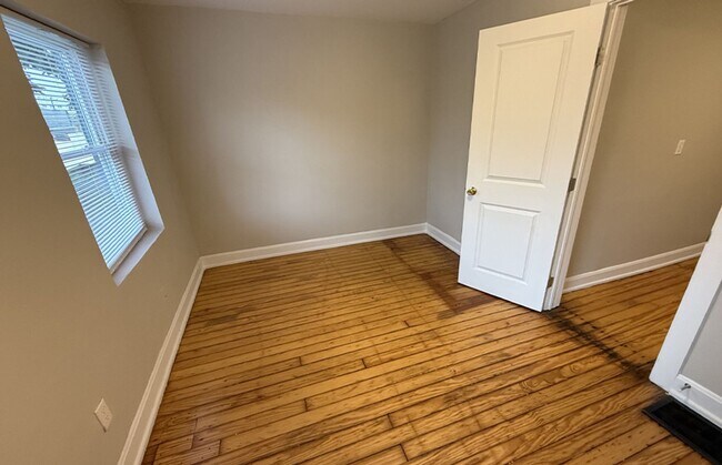 Building Photo - 2825 Glendora Ave