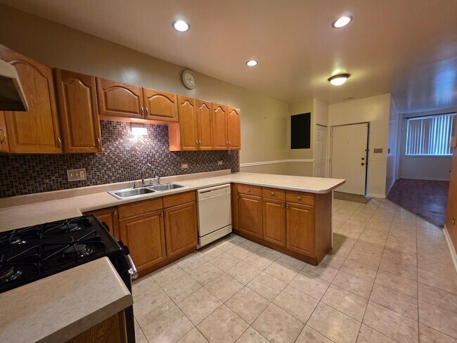 Building Photo - 6739 S Merrill Ave