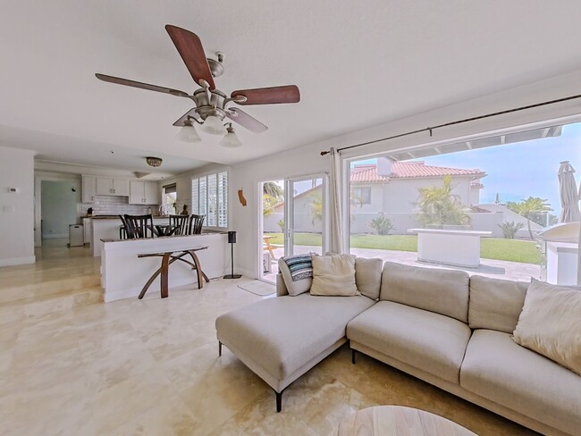 Building Photo - Spectacular 4 bedroom family home with oce...