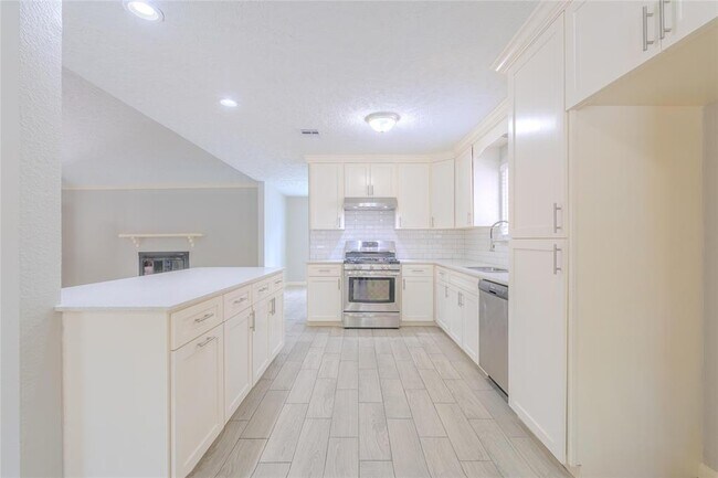 Building Photo - 19314 Enchanted Oaks Dr