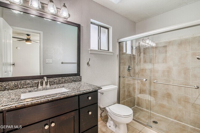 Building Photo - 853 El Parque Dr