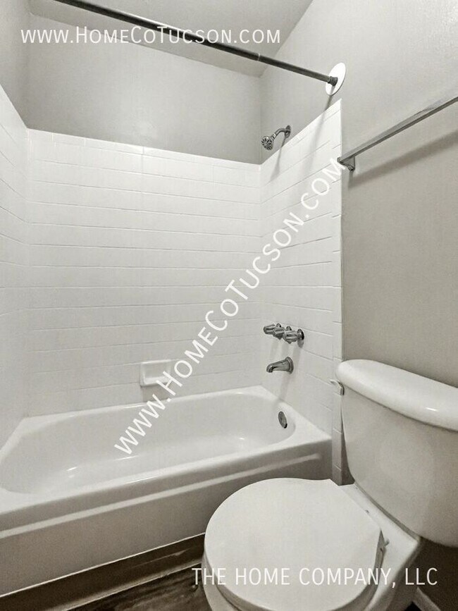 Building Photo - 3993 N Campbell Ave