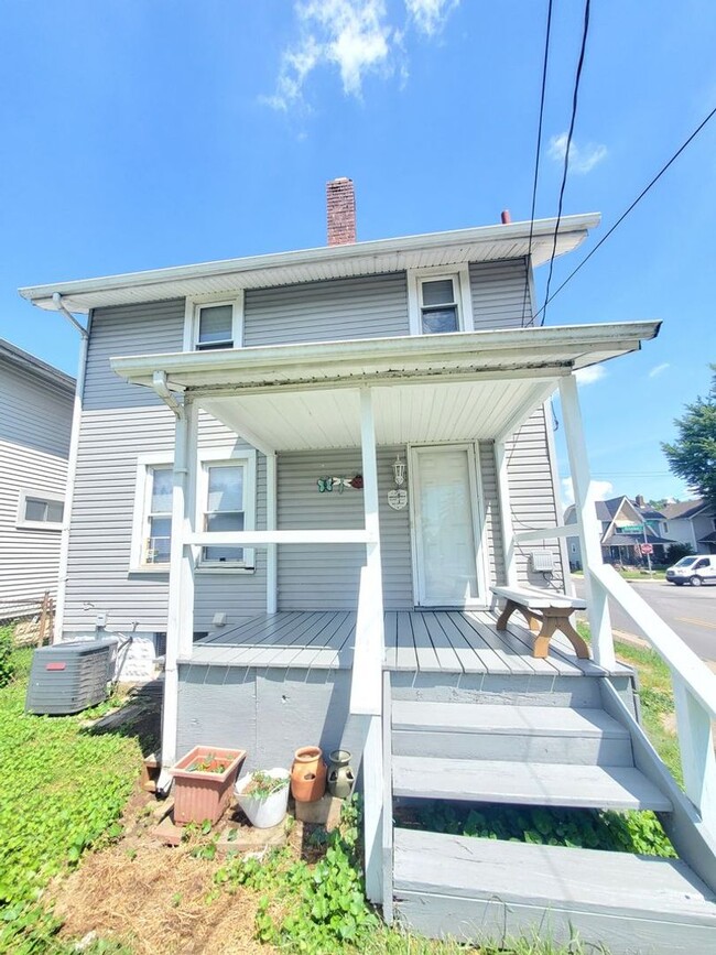 Building Photo - 2 BEDROOM SINGLE FAMILY HOME