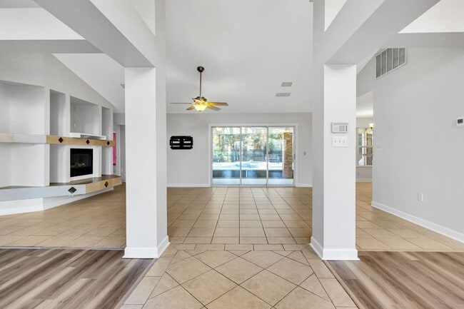 Building Photo - Bluewater Bay Area 4 Bedroom Pool Home!