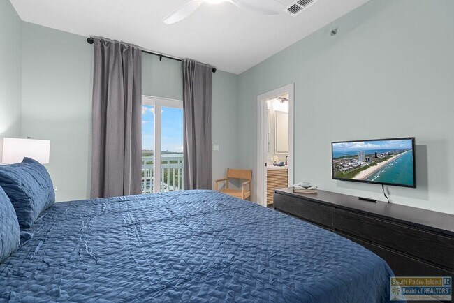 Building Photo - 111 W Sunny Isle Dr