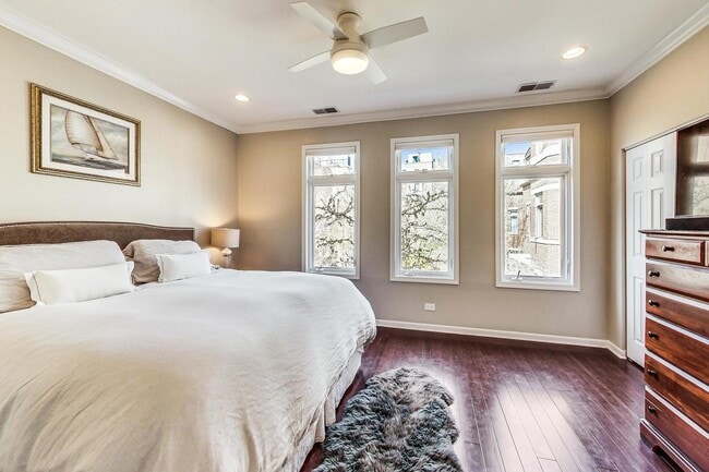 Building Photo - 1351 W Altgeld St