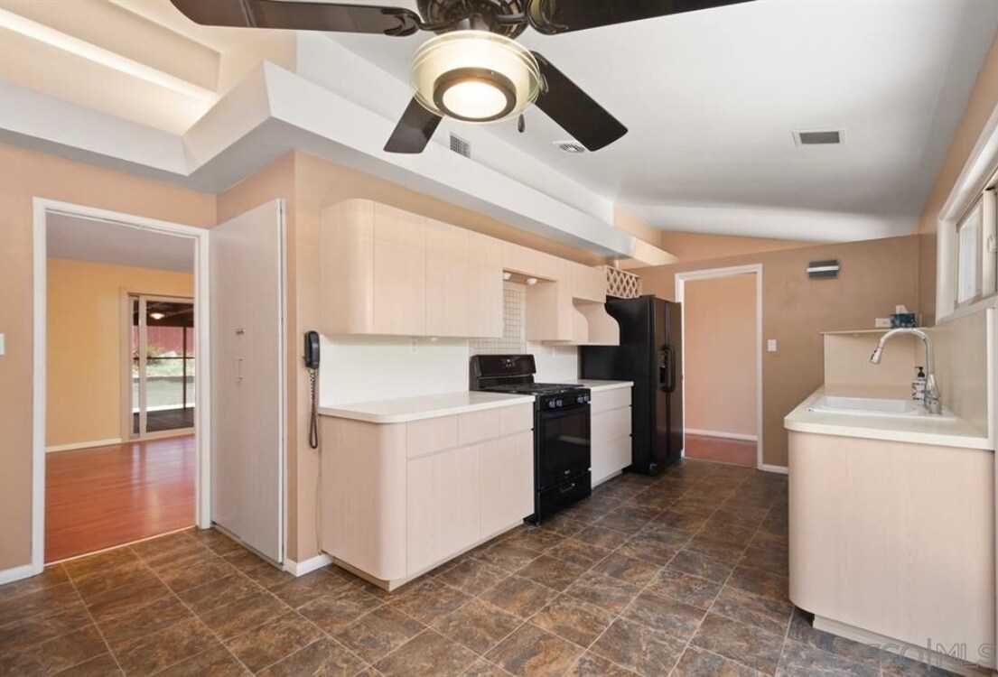 Building Photo - 5296 Manhasset Dr