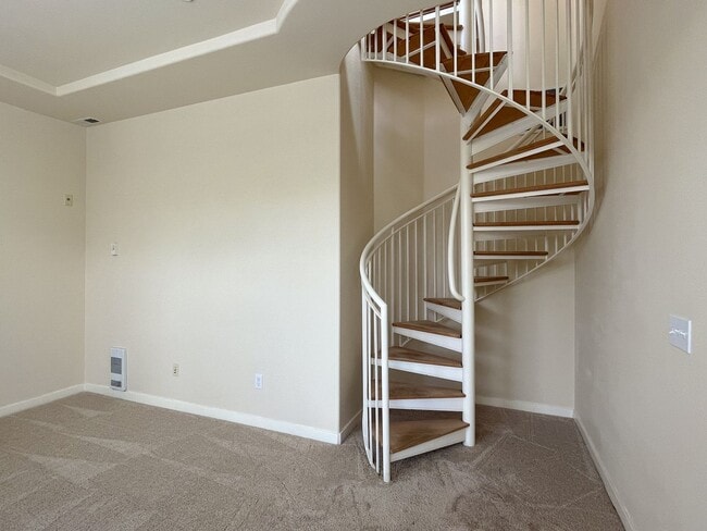 Building Photo - 2 Bed / 2.5 Bath Issaquah Highlands Townho...
