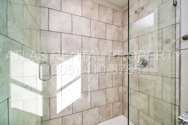 Building Photo - Stylish Split-Level Home in Pleasant Grove – Garage, Appliances Included & Ready for You!