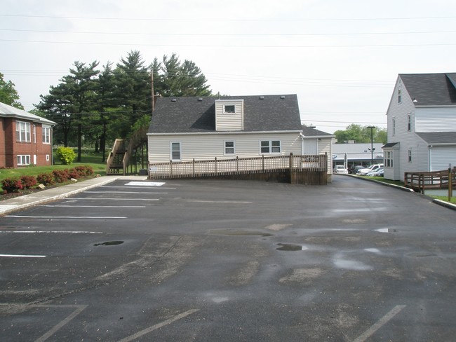 Building Photo - Colonial Penn Villas