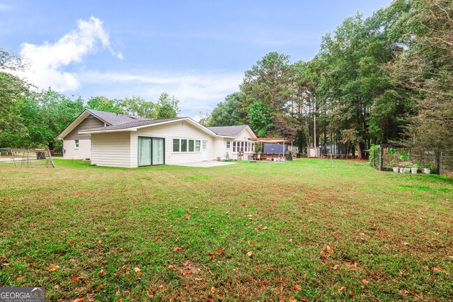 Building Photo - 657 Senoia Rd